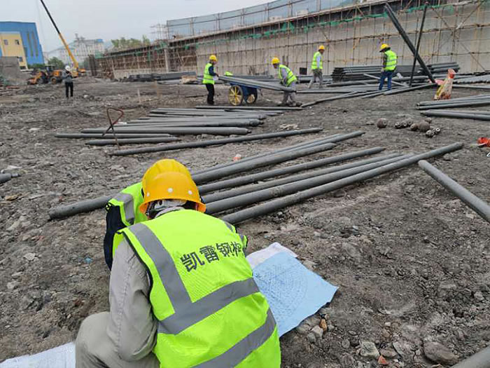 果洛螺栓球网架结构